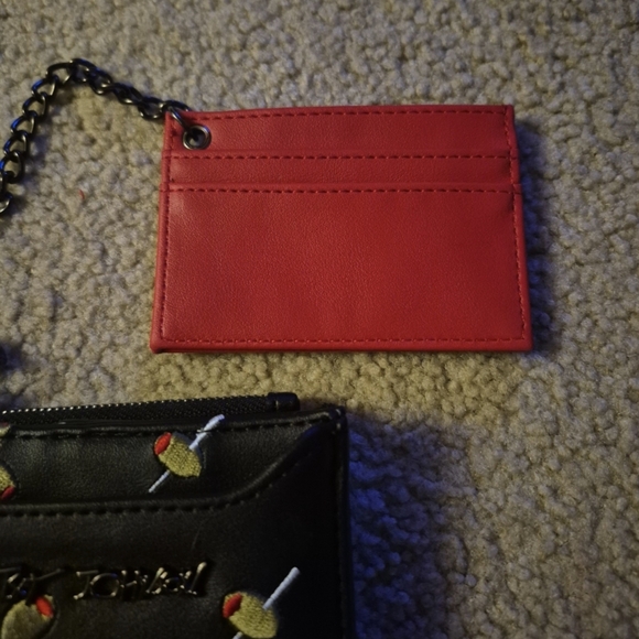 Betsey Johnson Olive Martini Black & Red Valentine Wallet/Wristlet Chain NWT - Picture 2 of 8
